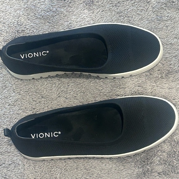 Vionic Uptown Knit Skimmer Flat. Black. Size 10 - Picture 2 of 7
